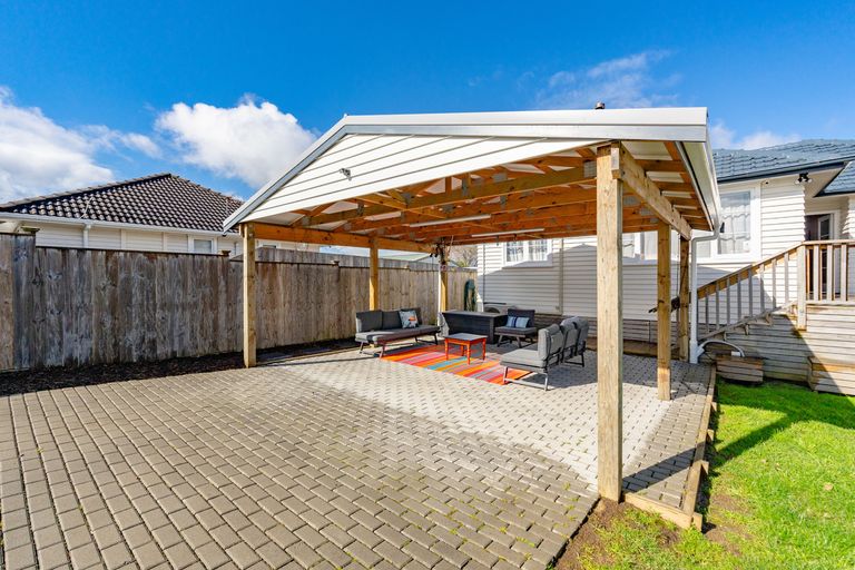 Photo of property in 184 Waimumu Road, Massey, Auckland, 0614