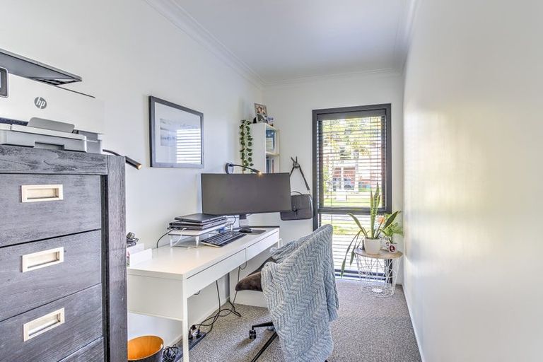 Photo of property in 77 Gilbass Avenue, Hamilton Lake, Hamilton, 3204