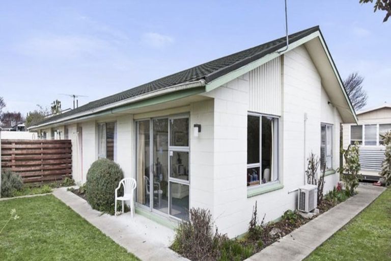Photo of property in 2/139 Weston Road, St Albans, Christchurch, 8052