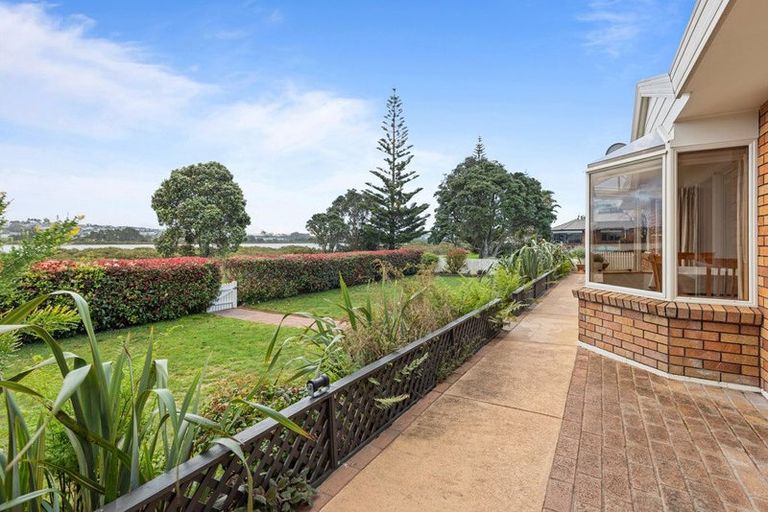 Photo of property in 48 Settlers Grove, Orewa, 0931
