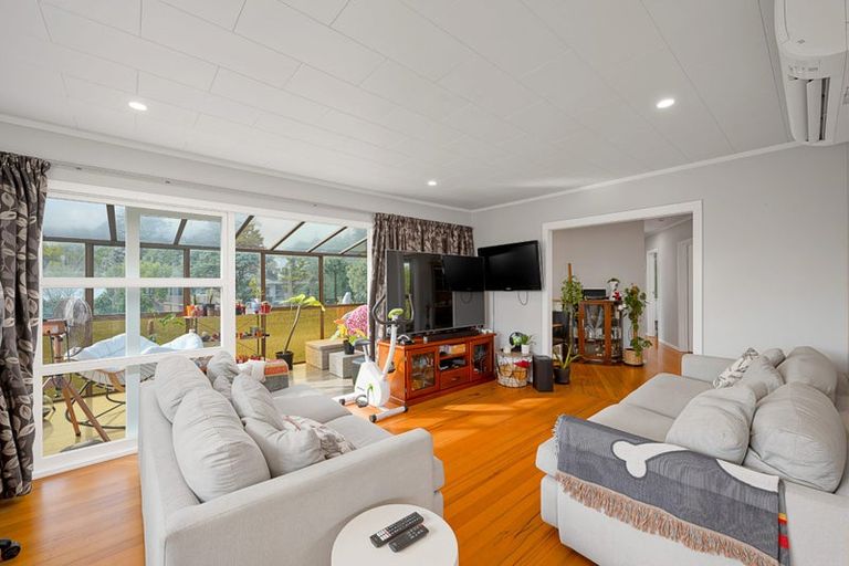Photo of property in 5 Edgewood Way, Henderson, Auckland, 0612