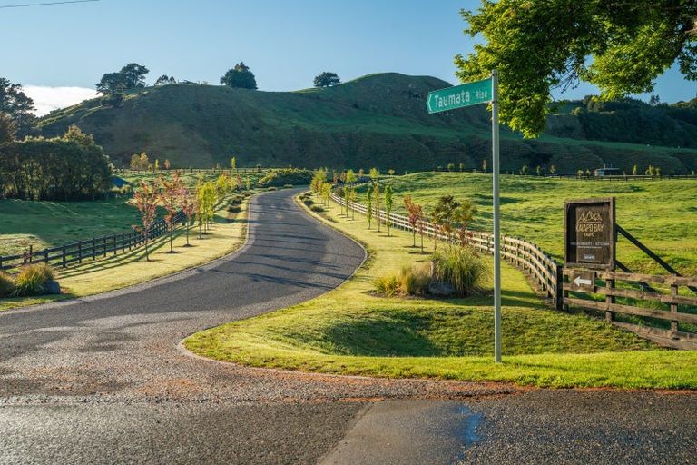 Photo of property in 1 Taumata Rise, Acacia Bay, 3385