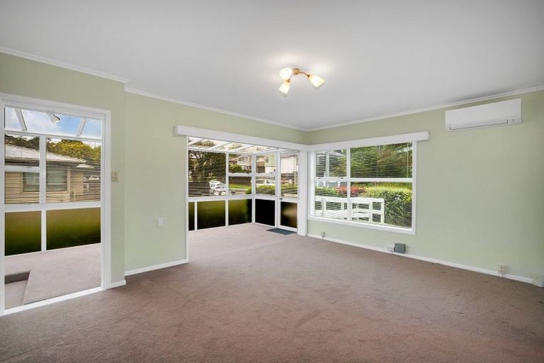Photo of property in 1/42 Chartwell Avenue, Glenfield, Auckland, 0629