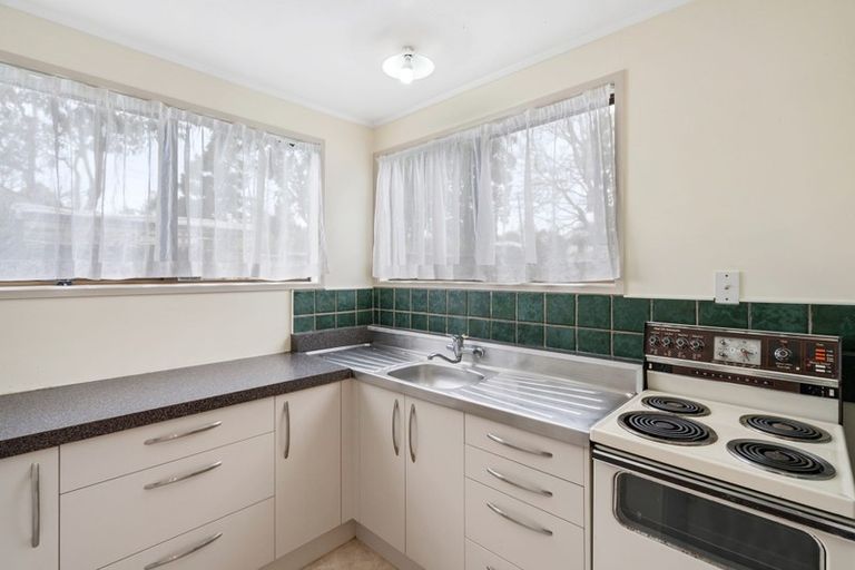 Photo of property in 2 Glucina Place, Glen Eden, Auckland, 0602