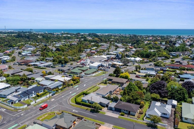 Photo of property in 215 Mangorei Road, Merrilands, New Plymouth, 4312