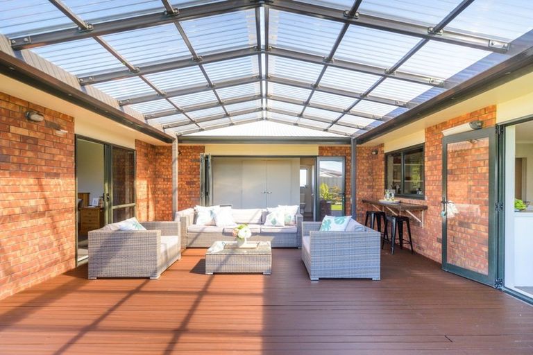 Photo of property in 18 Daniel Place, Kelvin Grove, Palmerston North, 4414