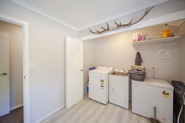 Photo of property in 5 Windsor Road, Waipawa, 4210