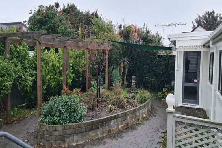 Photo of property in 10 Glamis Avenue, Strathmore Park, Wellington, 6022