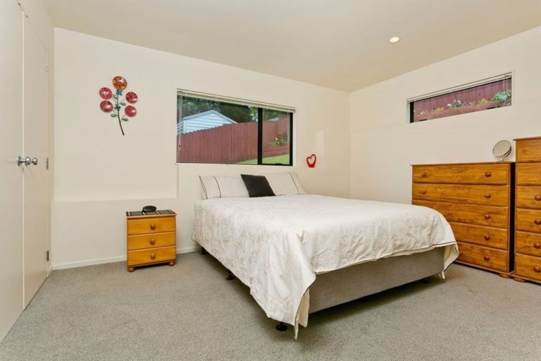 Photo of property in 2/19 Sapphire Place, Bayview, Auckland, 0629