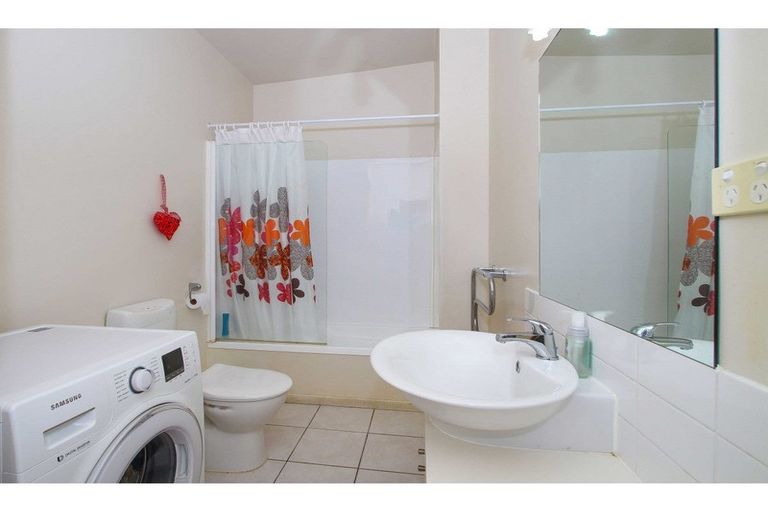 Photo of property in 1/206 Manuka Road, Bayview, Auckland, 0629