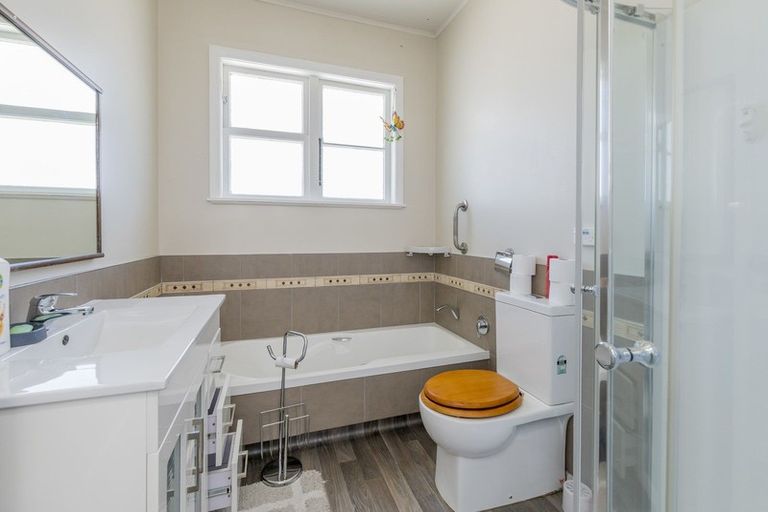 Photo of property in 2 Lincoln Place, Levin, 5510