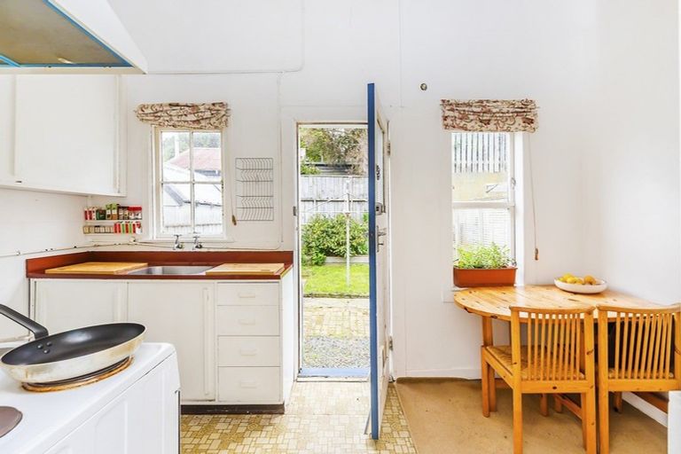 Photo of property in 3 Royal Street, Berhampore, Wellington, 6023