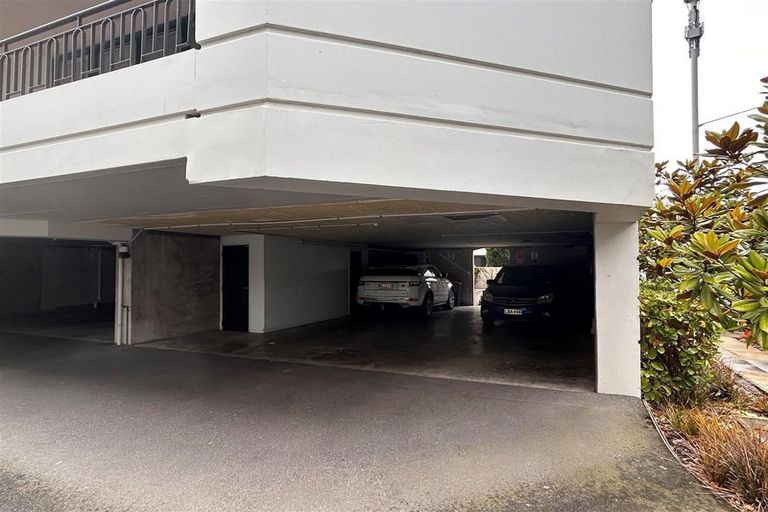 Photo of property in Regent Courts, 2/75 Gloucester Street, Christchurch Central, Christchurch, 8013