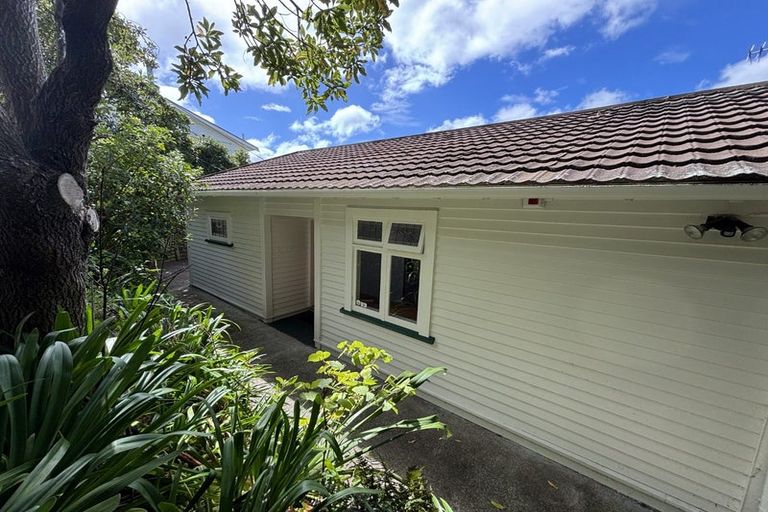 Photo of property in 30 Napier Street, Karaka Bays, Wellington, 6022