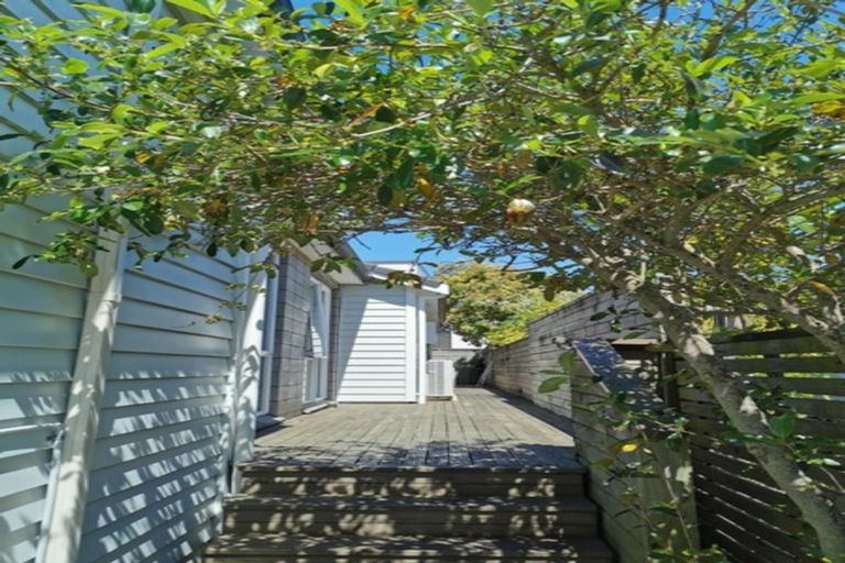 Photo of property in 1 Kilear Close, Pinehill, Auckland, 0632