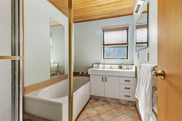 Photo of property in 31 Gurkha Crescent, Khandallah, Wellington, 6035