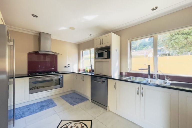 Photo of property in 51a The Esplanade, Eastern Beach, Auckland, 2012