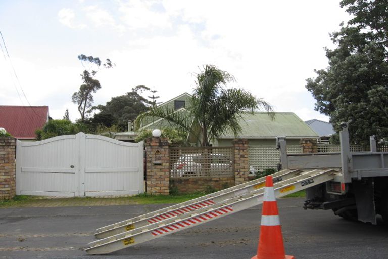 Photo of property in 50 Ferry Parade, Herald Island, Auckland, 0618