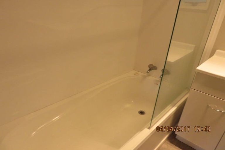 Photo of property in 10 Aldern Road, Massey, Auckland, 0614