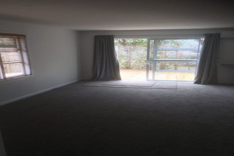 Photo of property in 461 East Coast Road, Murrays Bay, Auckland, 0630