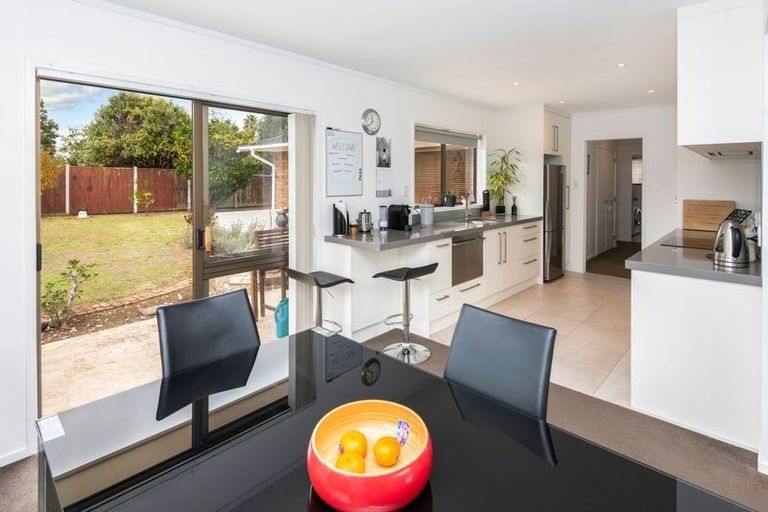 Photo of property in 28 Jillteresa Crescent, Half Moon Bay, Auckland, 2012