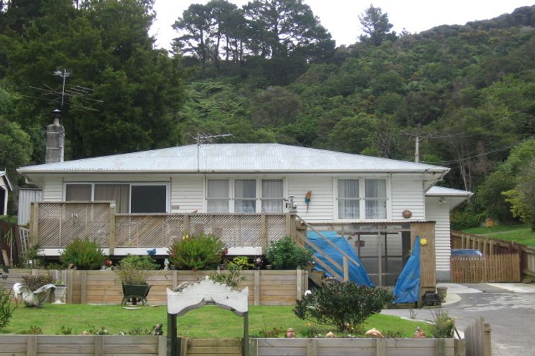 Photo of property in 51 Bird Grove, Stokes Valley, Lower Hutt, 5019