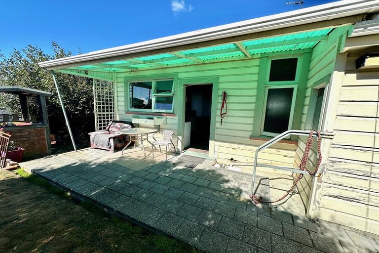 Photo of property in 220 Clyde Street, Balclutha, 9230