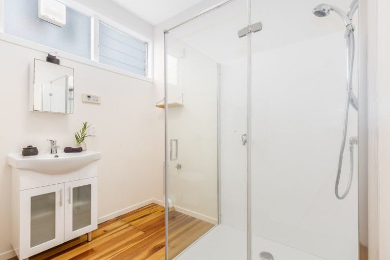 Photo of property in 142 The Ridgeway, Mornington, Wellington, 6021