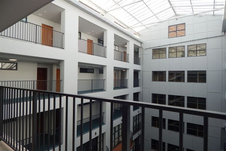 Photo of property in Atrium Towers, 8d/154 The Terrace, Wellington Central, Wellington, 6011