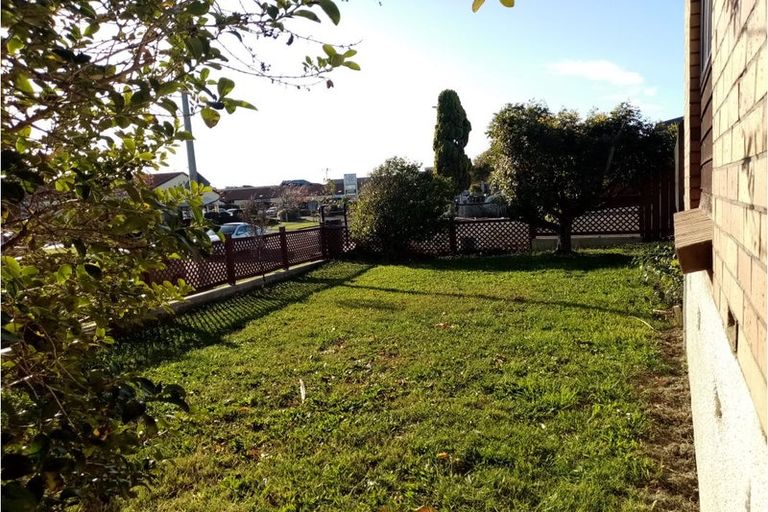 Photo of property in 1/62 Aviemore Drive, Highland Park, Auckland, 2010