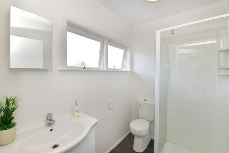 Photo of property in 73a Awaroa Road, Helensville, 0800