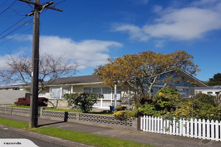 Photo of property in 2a Kauri Street, Merrilands, New Plymouth, 4312