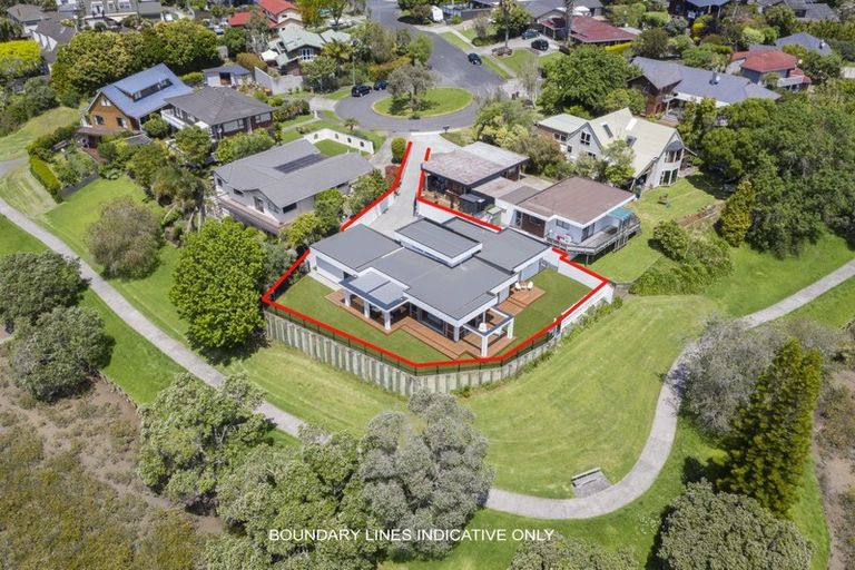 Photo of property in 1/13 Estelle Place, Farm Cove, Auckland, 2012