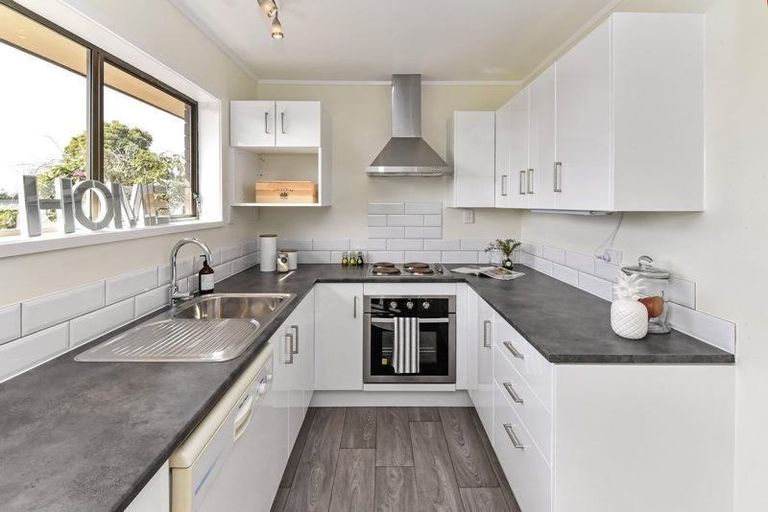 Photo of property in 1/3 Rapallo Place, Farm Cove, Auckland, 2012