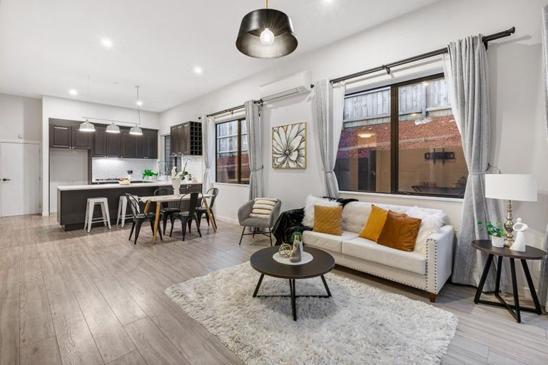 Photo of property in 1 Barrique Road, Kumeu, 0810