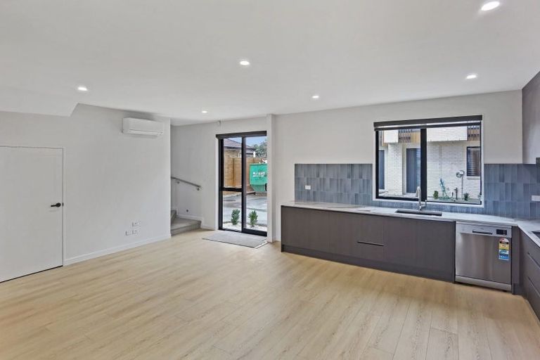 Photo of property in 41 Davington Way, Burswood, Auckland, 2013