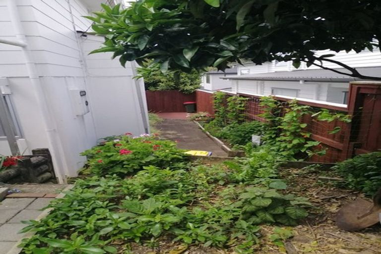 Photo of property in 1/52 Arran Road, Browns Bay, Auckland, 0630