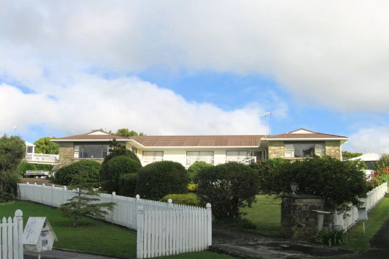 Photo of property in 37 Rushden Terrace, Red Beach, 0932