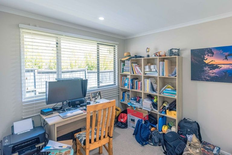 Photo of property in 8 Red Oak Place, Schnapper Rock, Auckland, 0632