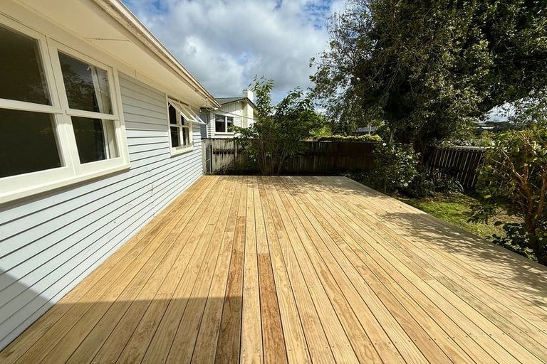 Photo of property in 46 Taipari Road, Te Atatu Peninsula, Auckland, 0610