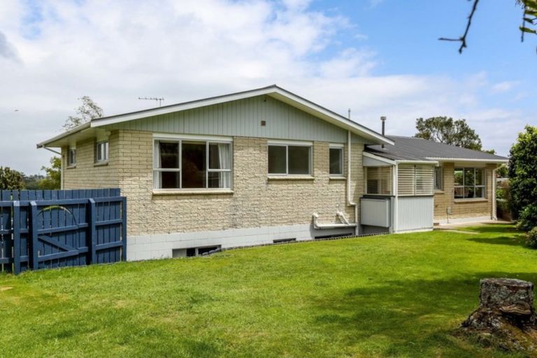 Photo of property in 18b John Guthrie Place, Merrilands, New Plymouth, 4312