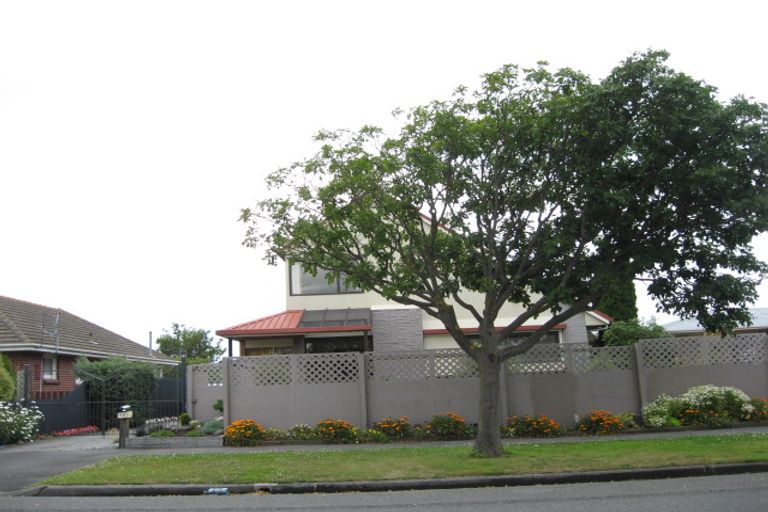 Photo of property in 92 Avondale Road, Avondale, Christchurch, 8061