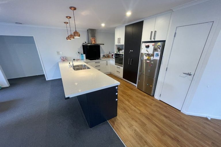 Photo of property in 386 Stokes Valley Road, Stokes Valley, Lower Hutt, 5019