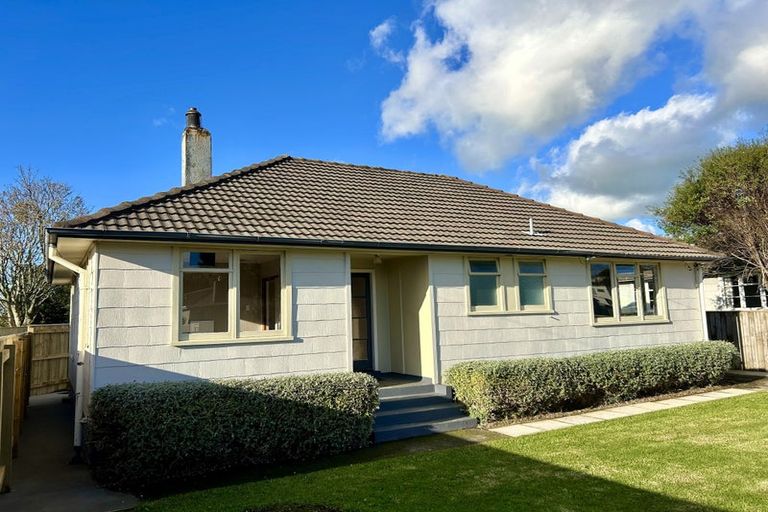 Photo of property in 19 Miro Street, Merrilands, New Plymouth, 4312