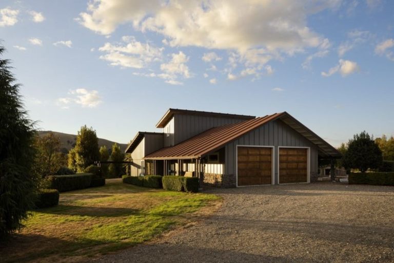 Photo of property in 918 Ponatahi Road, Martinborough, Carterton, 5792
