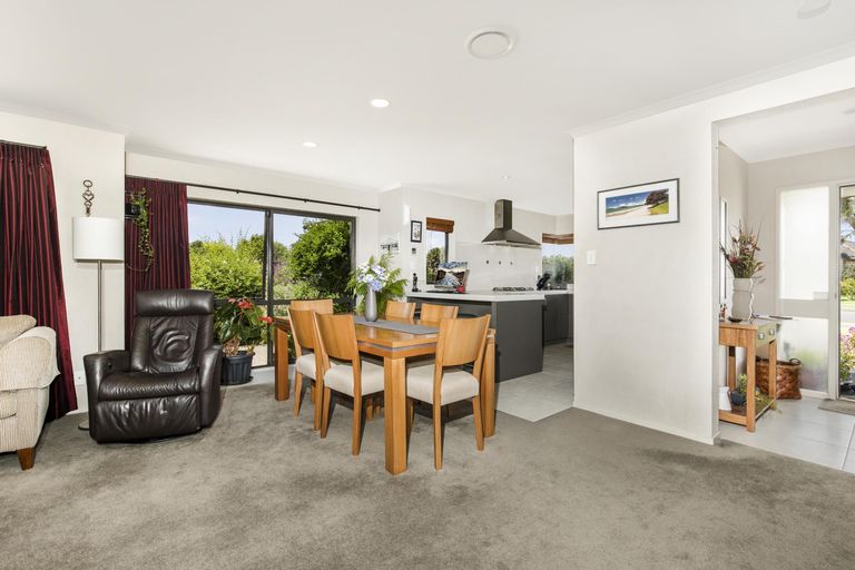 Photo of property in 11 Belfry Place, Wattle Downs, Auckland, 2103