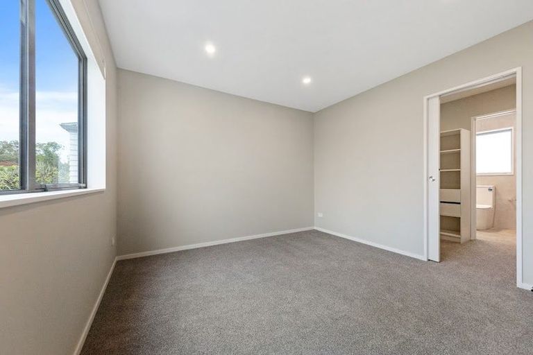 Photo of property in 47d Gossamer Drive, Pakuranga Heights, Auckland, 2010