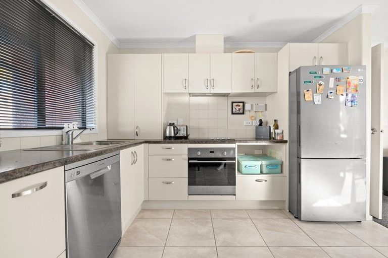 Photo of property in 2/16 Highgrove Drive, Grandview Heights, Hamilton, 3200
