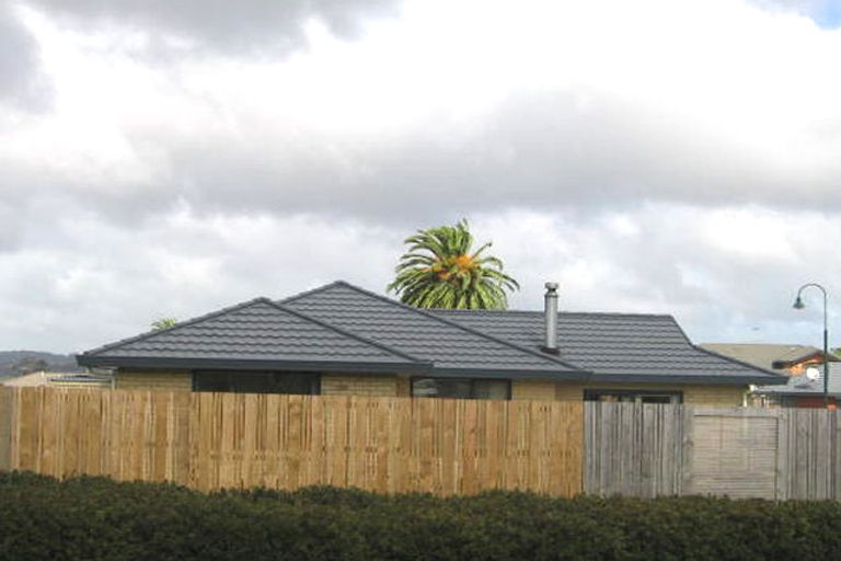 Photo of property in 8 San Bernadino Drive, Henderson, Auckland, 0612