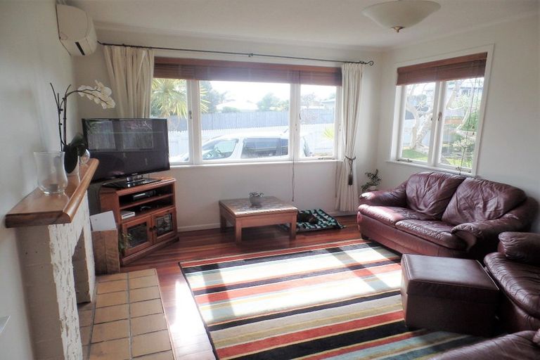 Photo of property in 294 Rangatira Road, Beach Haven, Auckland, 0626